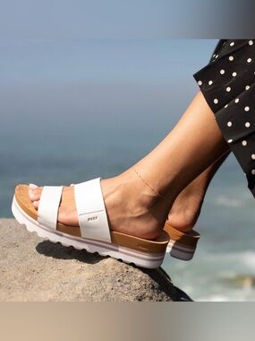Reef Cushion Vista Hi Sandals